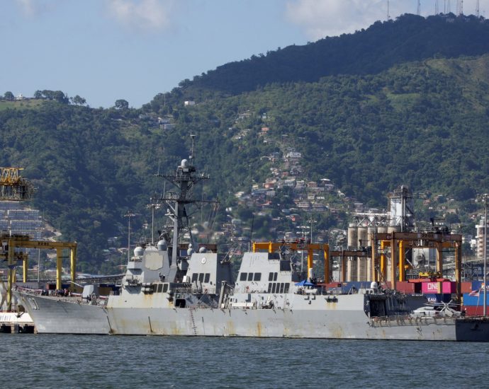 venezuela-suspends-trinidad-and-tobago-gas-accord-over-us-warship-visit
