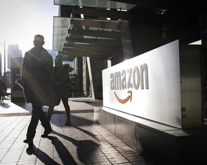 amazon-to-lay-off-14,000-corporate-employees