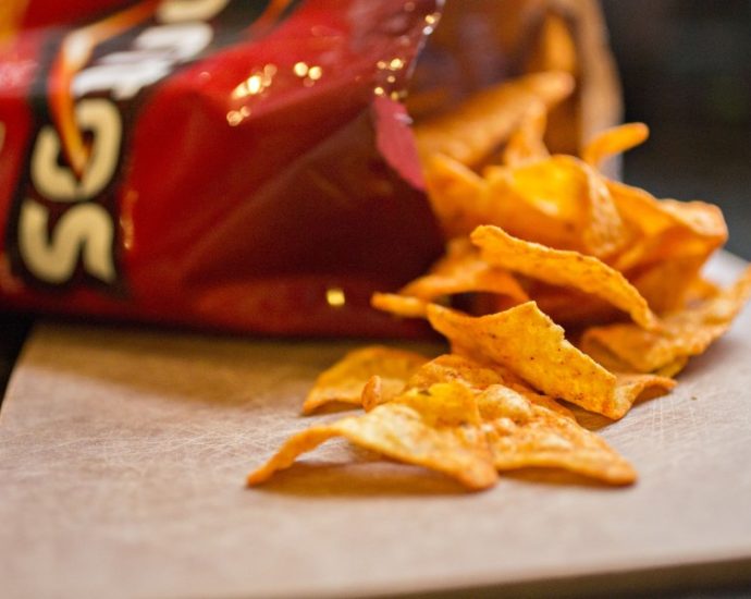 ai-security-system-mistakes-student’s-bag-of-doritos-for-weapon