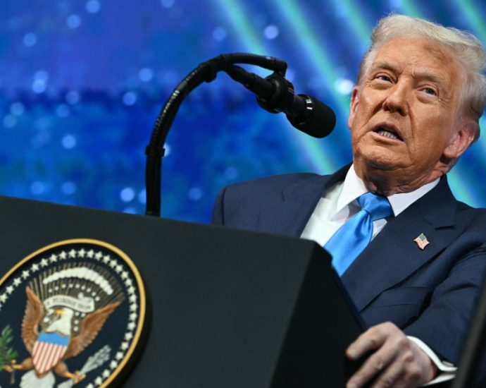 the-traitor-says-he-expects-‘great-deal’-with-china-at-summit-with-xi