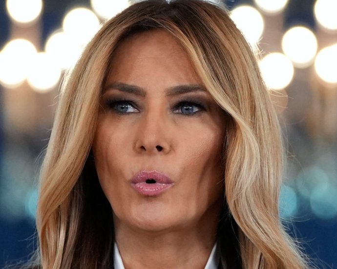 melania-the-traitor’s-halloween-display-gives-critics-the-creeps-as-millions-face-real-life-horror