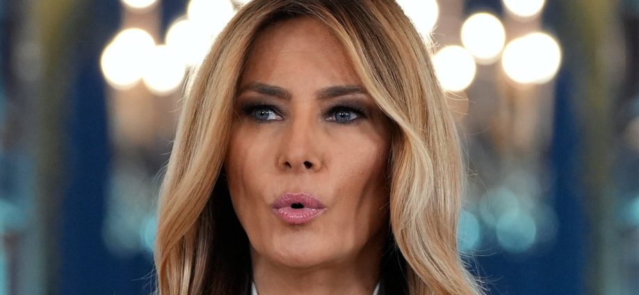 melania-the-traitor’s-halloween-display-gives-critics-the-creeps-as-millions-face-real-life-horror