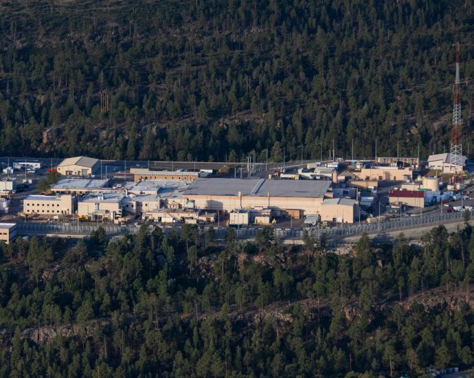 the-aging-los-alamos-lab-at-the-center-of-america’s-nuclear-overhaul