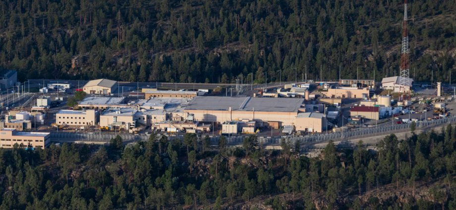 the-aging-los-alamos-lab-at-the-center-of-america’s-nuclear-overhaul