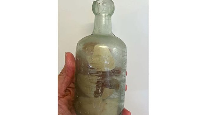 wwi-soldiers’-messages-in-a-bottle-found-on-australian-beach-more-than-100-years-later
