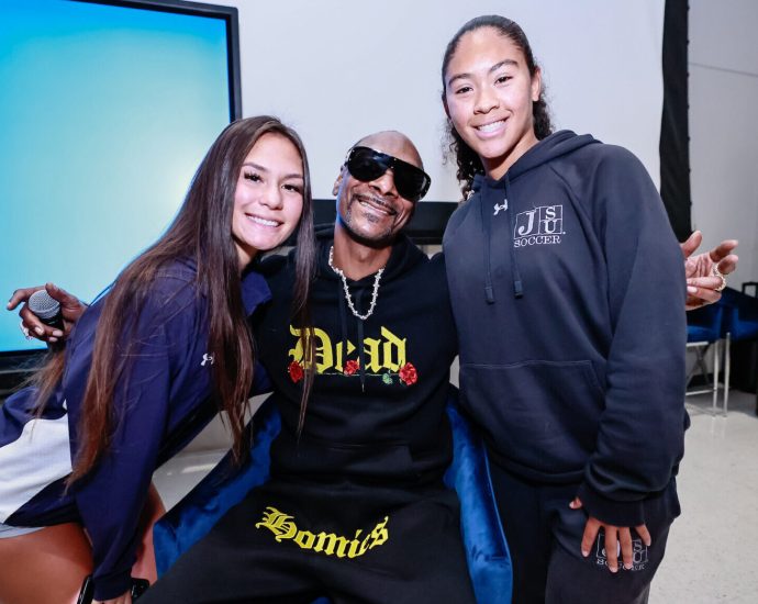 snoop-dogg-strengthens-ties-to-lgbtq+-community-after-earlier-missteps,-joins-glaad-hbcu-tour