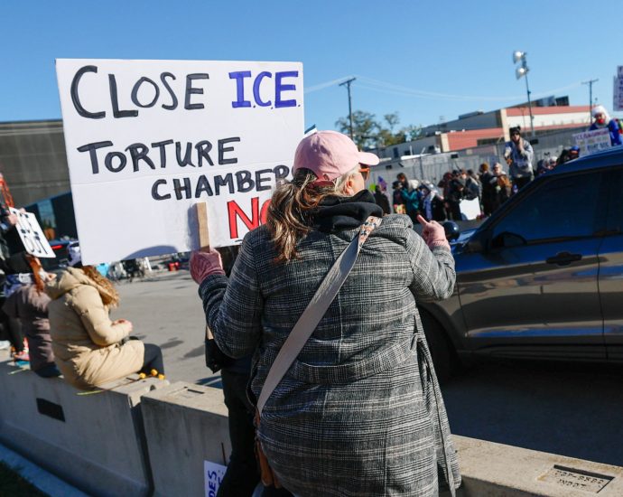 us-democratic-congressional-candidate-indicted-for-chicago-ice-protest