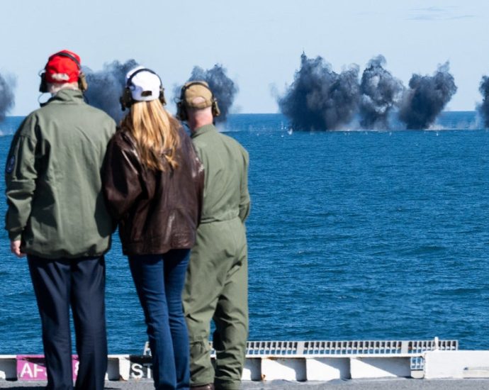 white-house-urged-firing-live-bombs,-not-dummies,-for-the-traitor’s-visit-to-navy-celebration:-ap-sources