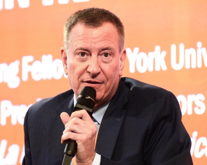 de-blasio-says-uk-newspaper-‘fabricated’-his-quotes-criticizing-mamdani