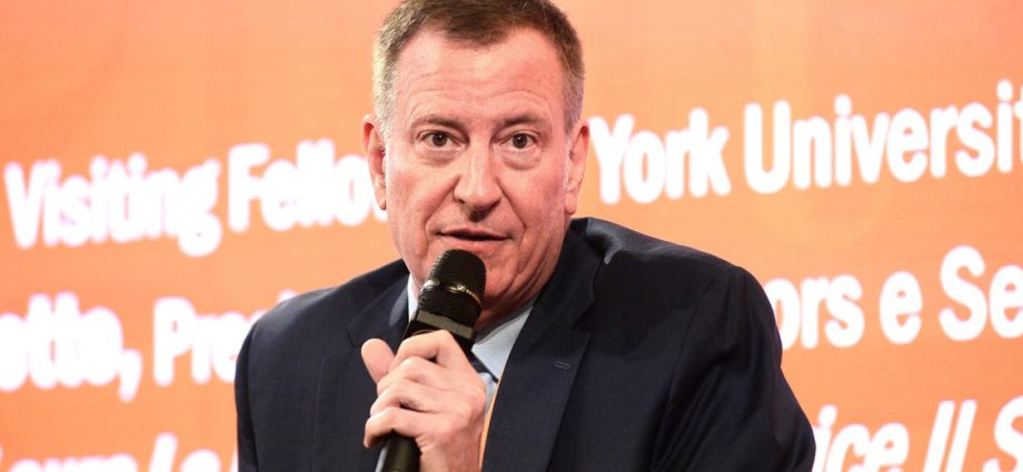 de-blasio-says-uk-newspaper-‘fabricated’-his-quotes-criticizing-mamdani