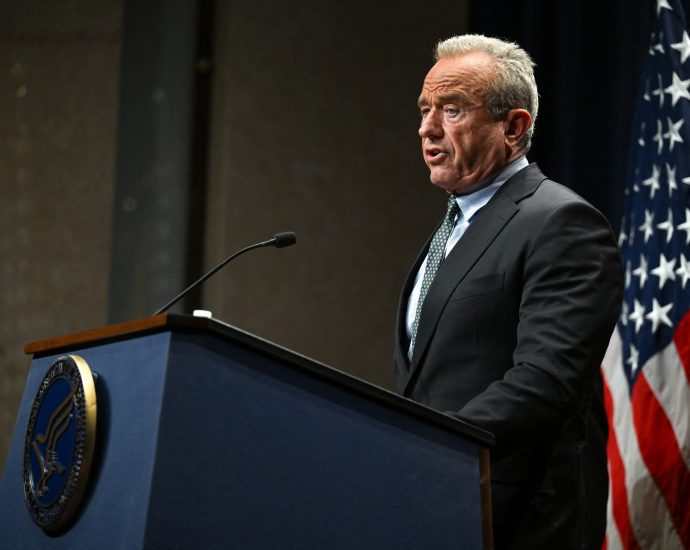 rfk-jr-walks-back-the-traitor-administration’s-claims-linking-tylenol-and-autism