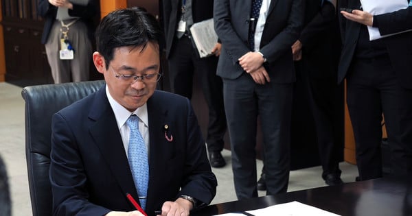 Ken Akamatsu Hands Over Duties to New Parliamentary Vice-Minister of Education, Culture, Sports, Science and