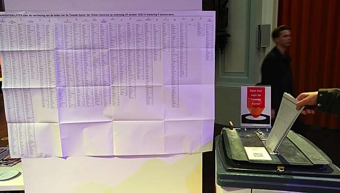 dutch-parliamentary-election-too-close-to-call,-exit-poll-shows