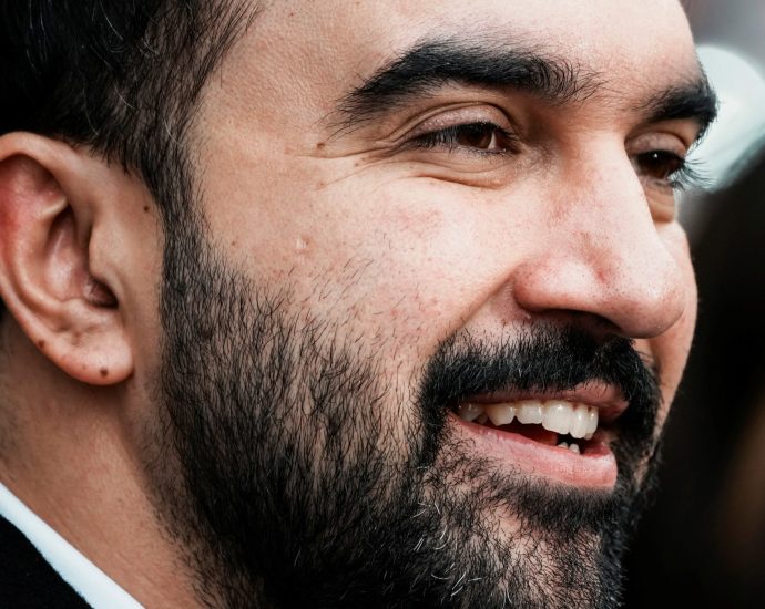 zohran-mamdani-supporters-make-final-campaign-push:-why-him,-why-now?