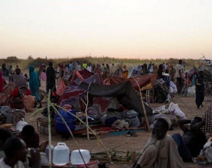 survivors-fleeing-sudan’s-el-fasher-recount-terror,-bodies-in-streets