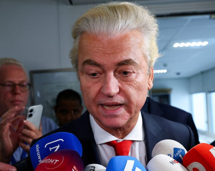 far-right-loses-ground-as-centrists-surge-in-dutch-elections