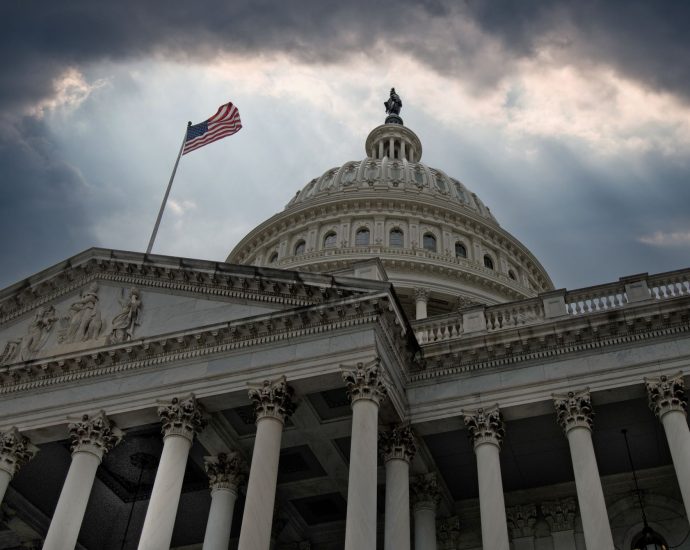 federal-workers-are-barely-making-it-through-the-government-shutdown