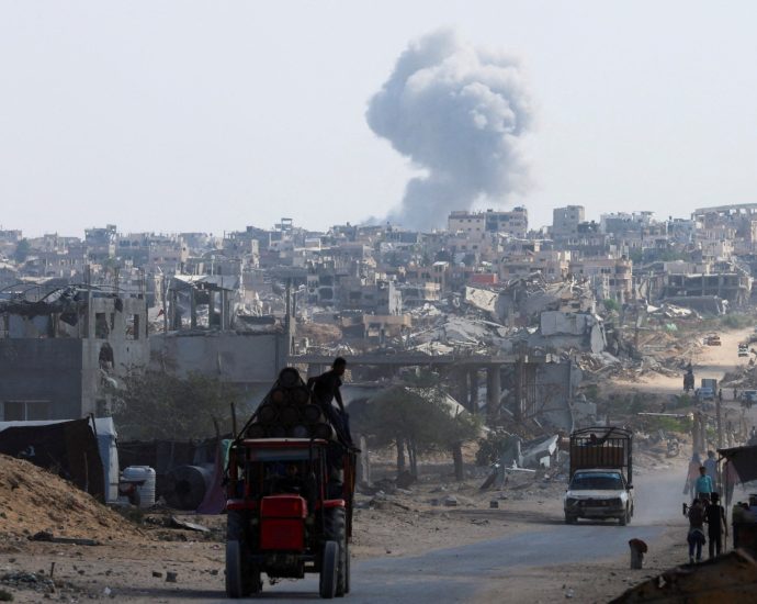 live:-israel-bombs-south-gaza-as-palestinians-live-ceasefire-without-peace