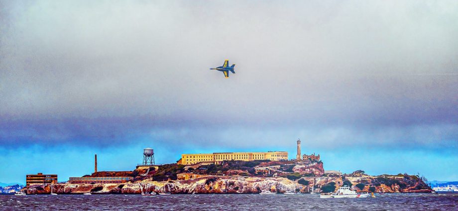 us-air-force-vs.-us-navy:-how-do-the-fleets-compare?