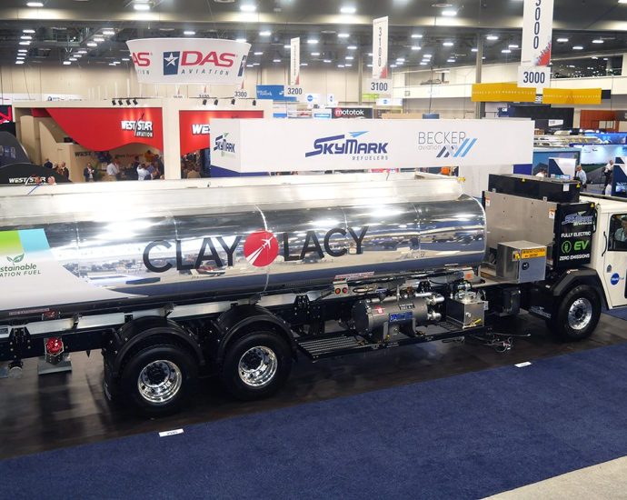 skymark-refuelers-introduces-7,000-gallon-electric-aircraft-refueler