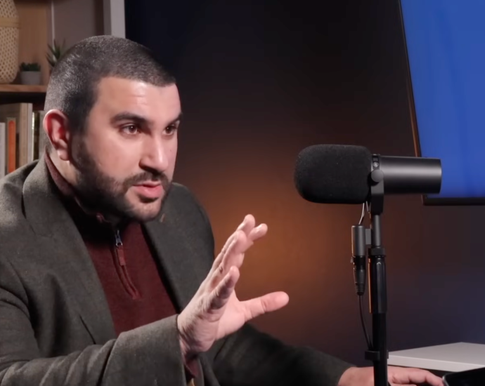 ‘bring-him-home’:-sami-hamdi’s-wife-urges-us-to-release-uk-journalist