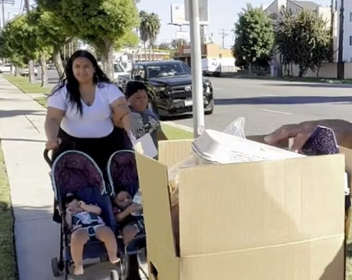 at-food-banks,-families-brace-for-loss-of-snap-benefits