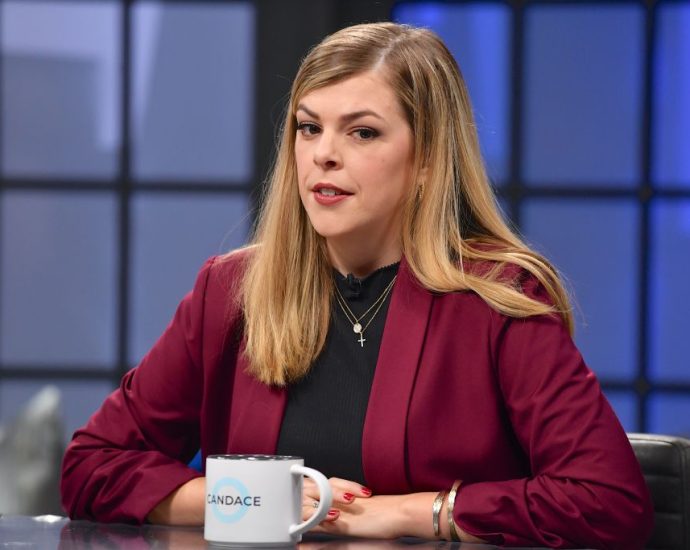 conservative-momfluencer-denounces-halloween-as-‘a-satanic-holiday-intertwined-with-lgbtq-pride’