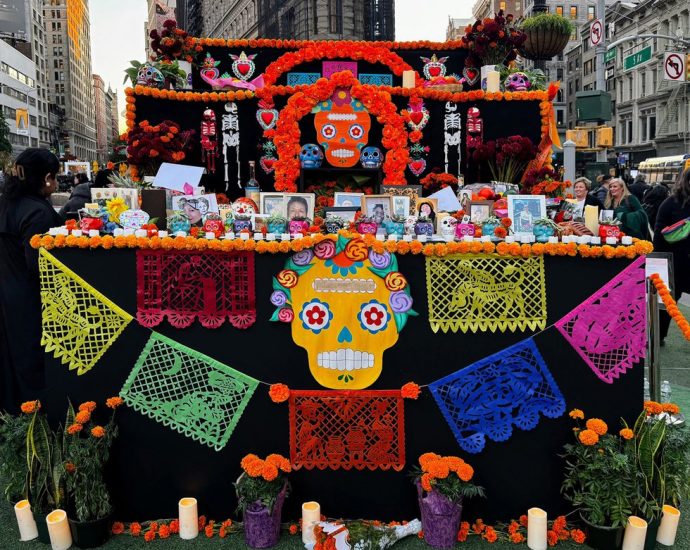 mexican-american-artists-celebrate-day-of-the-dead-amid-ice-attacks