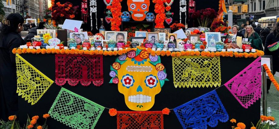 mexican-american-artists-celebrate-day-of-the-dead-amid-ice-attacks