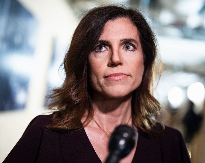 nancy-mace-curses,-berates-confused-cops-in-airport-meltdown:-police-report