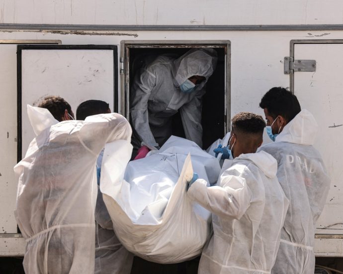 live:-israel-continues-attacks-on-gaza-as-palestinians-fear-return-to-war