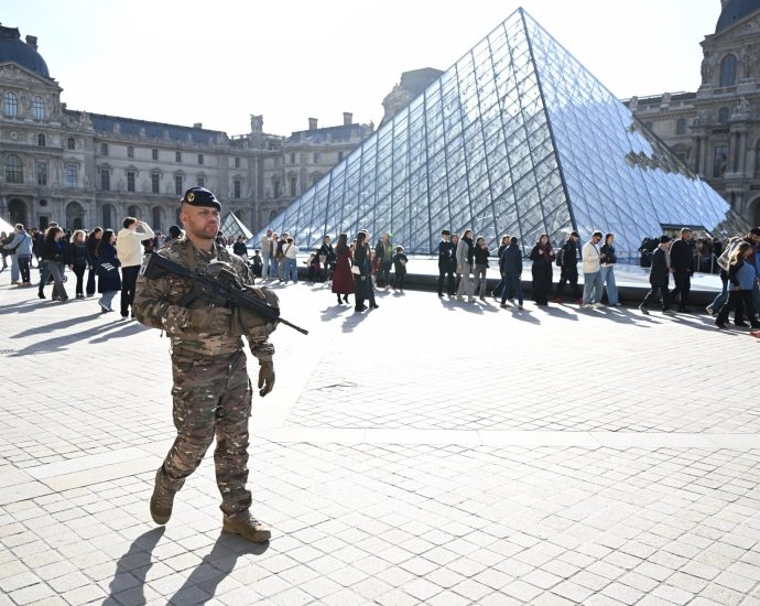 two-more-suspects-charged-over-louvre-heist