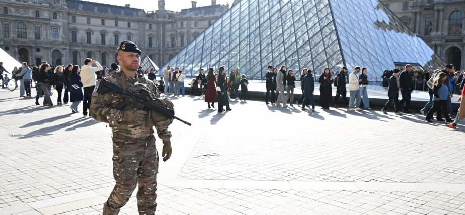two-more-suspects-charged-over-louvre-heist