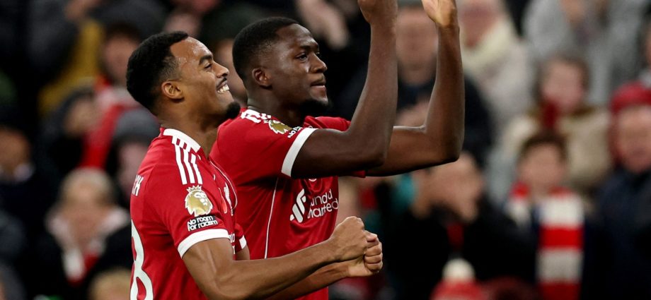 liverpool-beat-villa-to-end-premier-league-losing-streak,-man-utd-draw