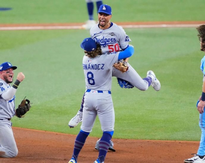 Yamamoto, bullpen repel Jays to force Game 7