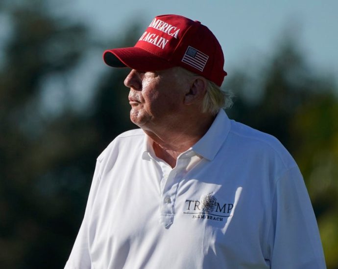 the-traitor-marks-full-month-of-government-shutdown-with-$3.4-million-golf-trip-to-florida