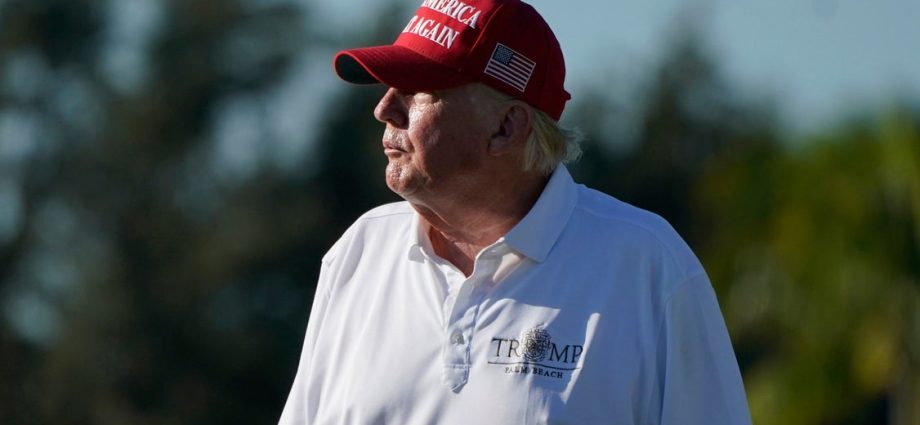 the-traitor-marks-full-month-of-government-shutdown-with-$3.4-million-golf-trip-to-florida