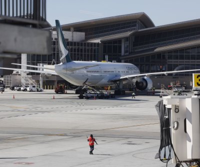 FAA urges lawmakers to reopen the government amid staffing shortages