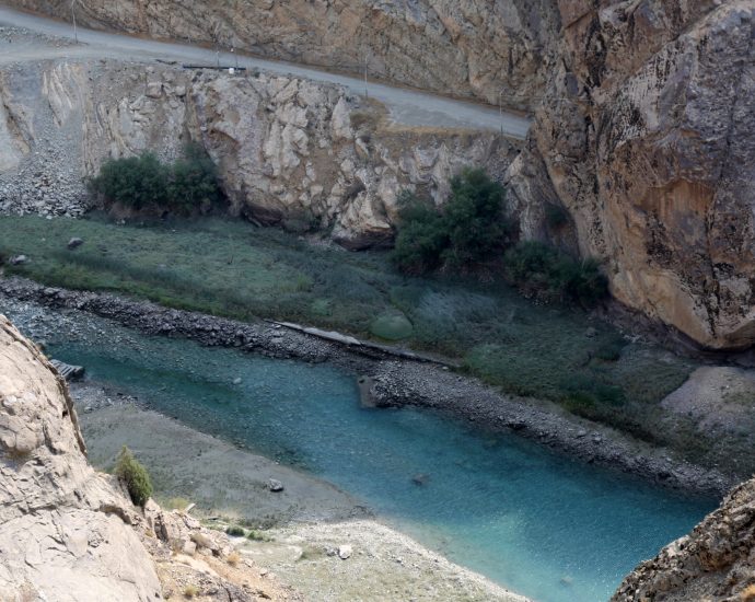 drinking-water-in-tehran-could-run-dry-in-two-weeks,-iranian-official-says