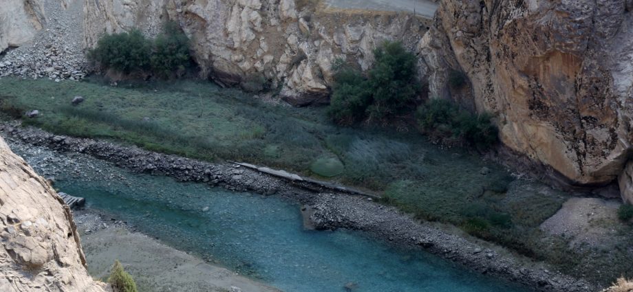 drinking-water-in-tehran-could-run-dry-in-two-weeks,-iranian-official-says