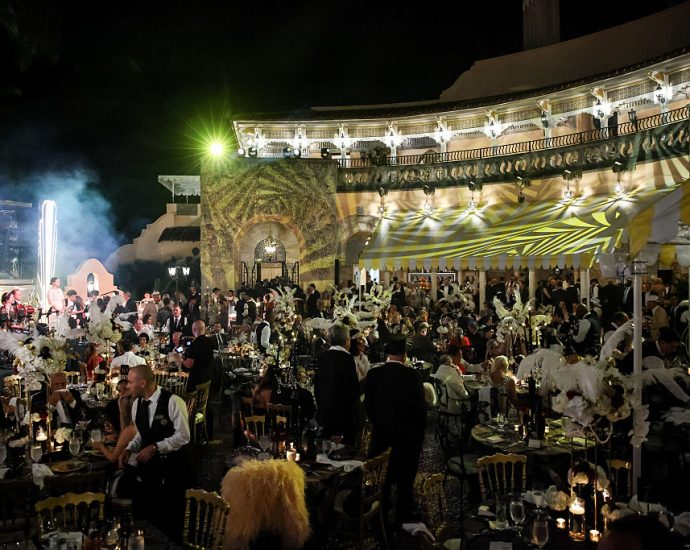 champagne,-sequins,-snap-cuts:-a-real-life-gatsby-party