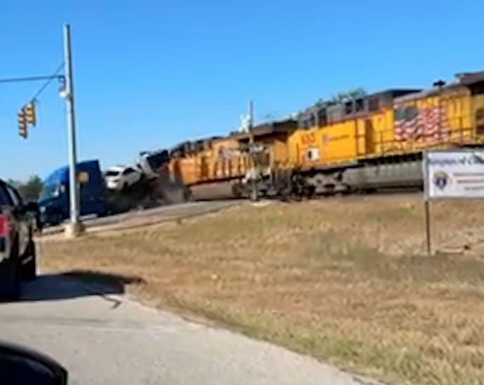 train-collides-with-truck-hauling-cars-in-texas