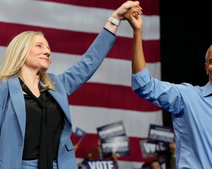 obama-blasts-the-traitor-ahead-of-election-day-in-virginia-and-new-jersey-republicans-keep-it-local.