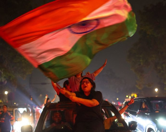 narendra-modi-leads-tributes-to-women’s-cricket-team-after-world-cup-win