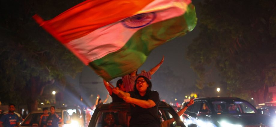 narendra-modi-leads-tributes-to-women’s-cricket-team-after-world-cup-win