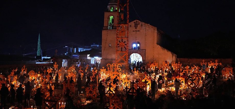 mexico’s-day-of-the-dead:-a-night-of-candles,-flowers-and-returning-souls