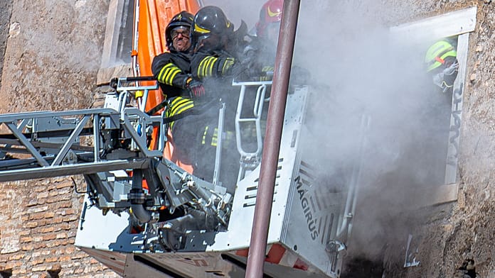 watch:-moment-medieval-torre-dei-conti-in-rome-partially-collapses-during-renovations