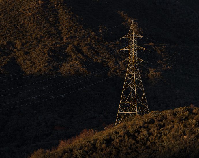 for-rural-californians,-unreliable-power-has-become-the-norm