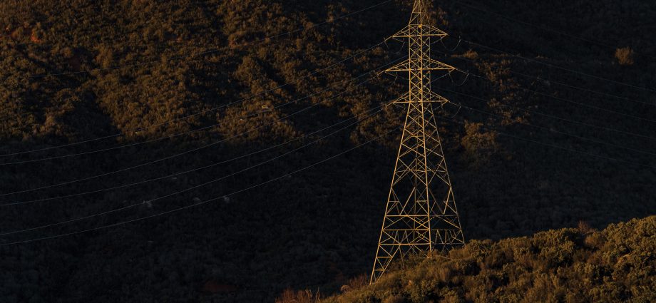 for-rural-californians,-unreliable-power-has-become-the-norm