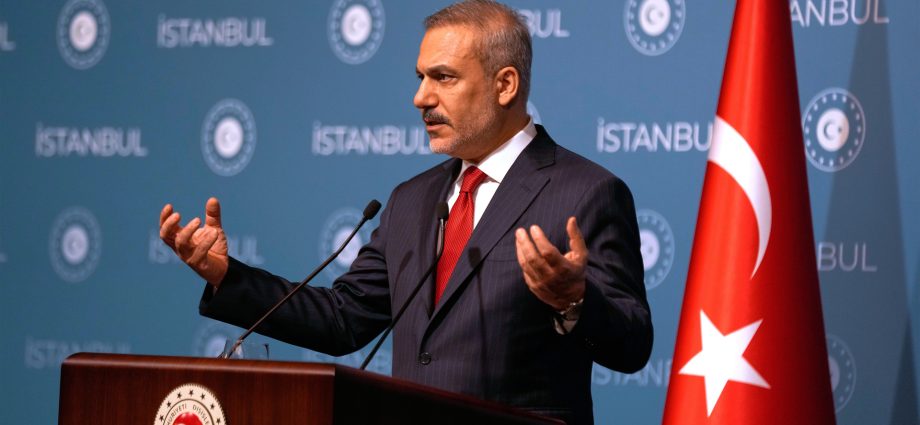 turkiye:-hamas-will-transfer-gaza’s-governance-to-committee-of-palestinians